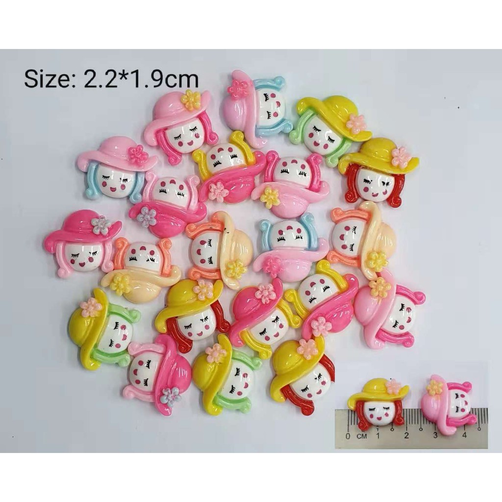 R155 - Resin Girl 2.2*1.9cm