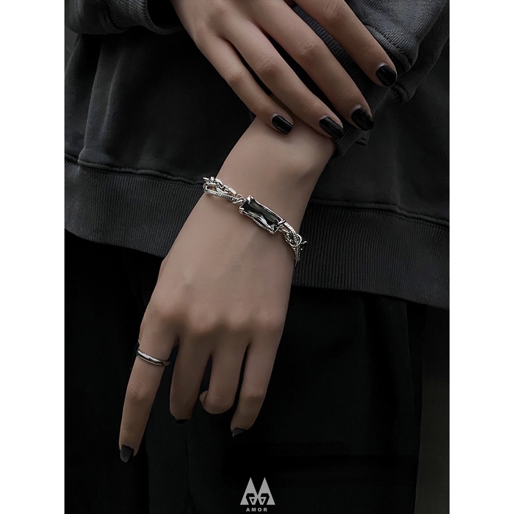สร้อยข้อมือเหล็กไทเทเนียม ประดับเพทาย สีดํา เครื่องประดับแฟชั่น สไตล์ฮิปฮอป สุดเท่ เหมาะกับทุกเพศ