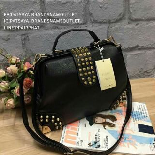 Best seller!!! ZARA STUDDED BAGแท้💯outlet กระเป๋าถือหรือสะพาย หนังนิ่ม ฐานกว้าง ตั้งอยู่ทรง