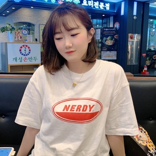 เสื้อยืดแขนสั้นพิมพ์ลาย Nerdy ขนาดใหญ่สไตล์เกาหลีสําหรับผู้ชายผู้หญิง