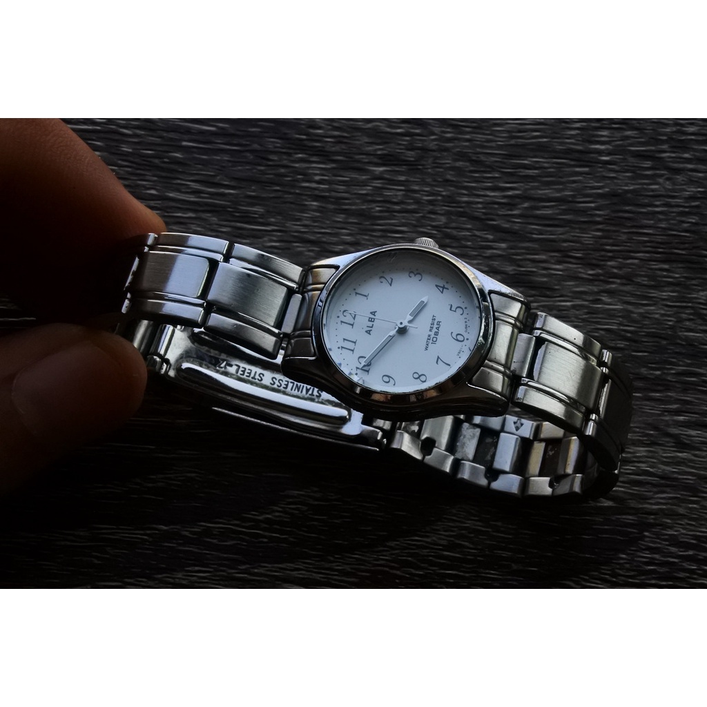 นาฬิกา Vintage มือสองญี่ปุ่น Alba Quartz ผู้หญิงสีขาว ของแท้ 100% สแตนเลสแท้ ใช้งานได้ปกติ สภาพดี 25mm