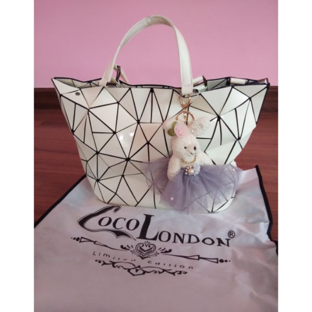 กระเป๋า coco london สีขาว