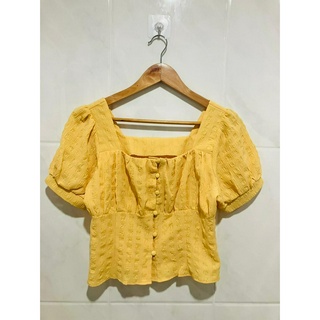 เสื้อครอบอก 38-40 สีเหลืองงานญี่ปุ่น สภาพใหม่ไม่มีตำหนิ