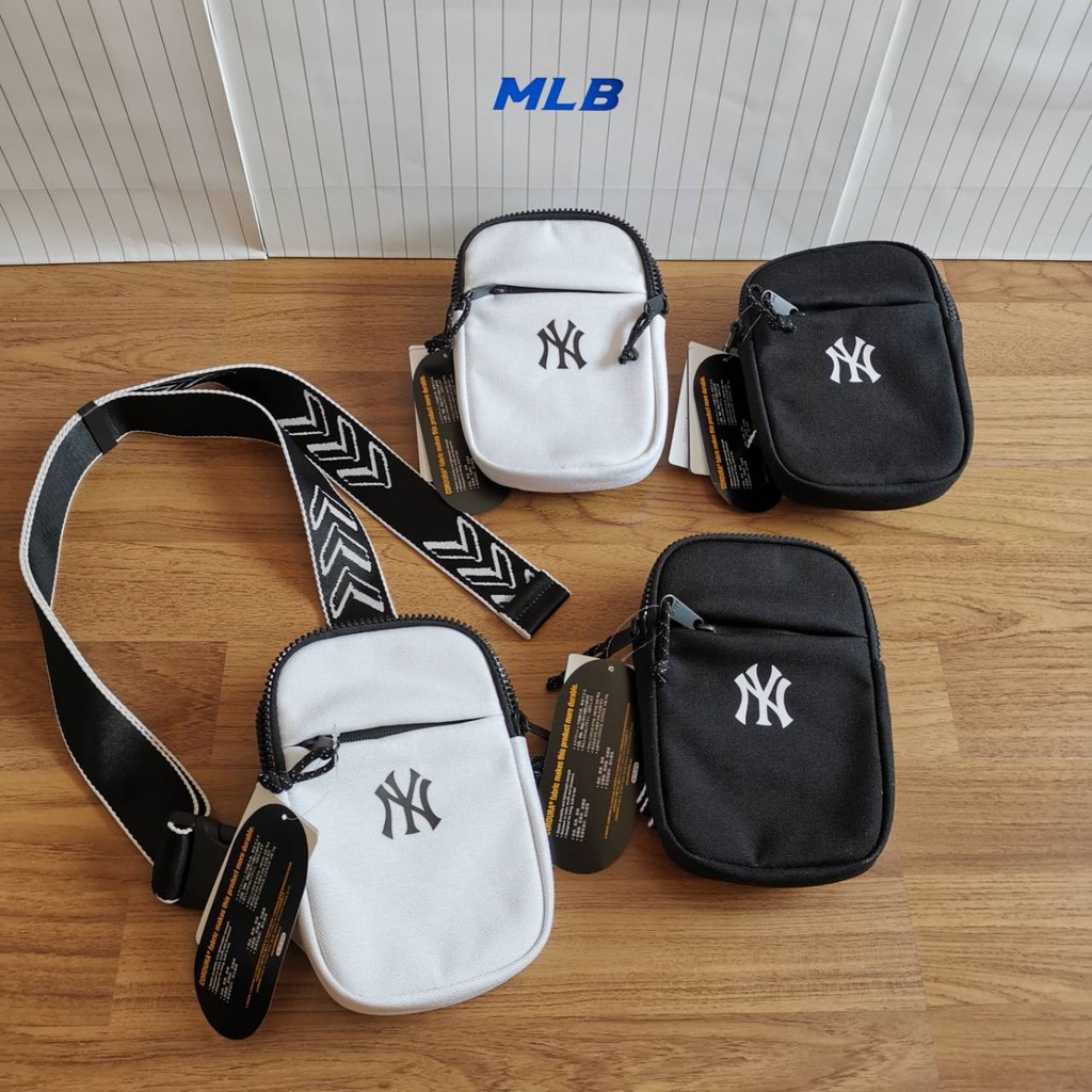 &lt;พร้อมส่ง&gt;กระเป๋าสะพาย MLB Themball mini cross bag New York Yankees สีขาวสีดำ รุ่นใหม่