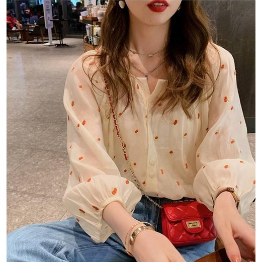 พร้อมส่ง : เสื้อแขนยาวปักลายดอกไม้ใส่สบาย [B20]