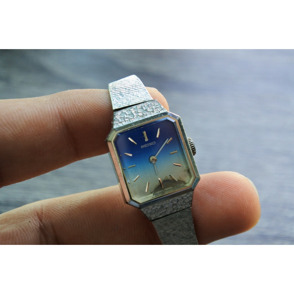 นาฬิกา Vintage มือสองญี่ปุ่น Seiko  ระบบ ไขลาน 11-4900 Blue Dial ชุบทองคำขาว 19mm
