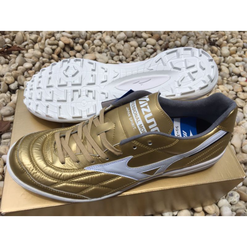 nike daybreak sneakers in beige and yellow