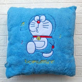 หมอนโดเรม่อน หมอนหัวใจโดเรม่อนผ้าลายดาวปักเลื่อม หมอนจตุรัสโดเรม่อน
