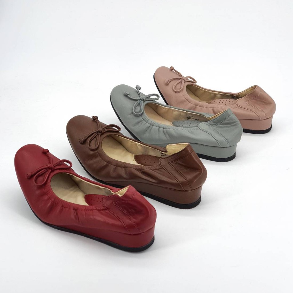 Ballet Flats 2230 บาท [พร้อมส่ง] Bloc B. Emma 4 สี ขายดีประจำร้าน- รองเท้าหนังแกะบัลเล่ต์ ส้น 1 นิ้ว Women Shoes
