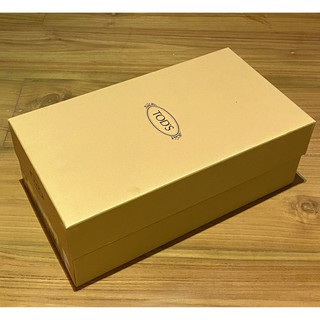 กล่องรองเท้า TODS มือสอง