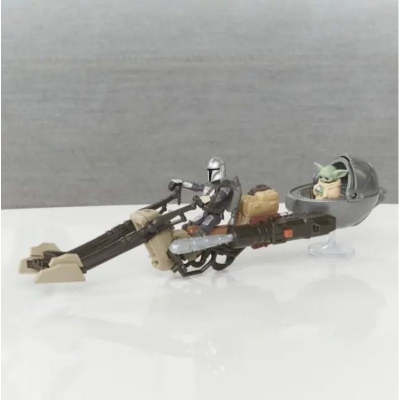 Star Wars Mando and Grogu in speeder bike from Mission Fleet