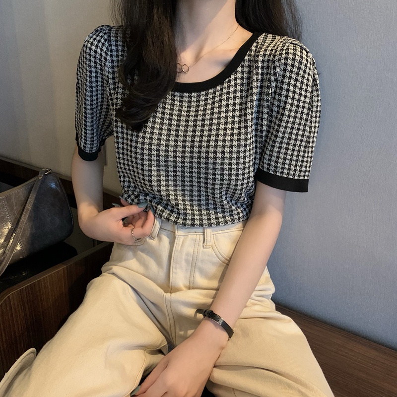 LH.Sunday🍀 เสื้อยืดคอกลมใส่สบายลายเท่ๆ🙈ใส่แล้วสบายใจอยู่คนเดียวได้บ้างแล้ว🎈ฟังเพลงเดิมได้นิดหน่อยเปิดรูปดูได้เล็กน้อย