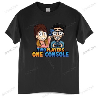 เสื้อยืดผ้าฝ้ายพรีเมี่ยม เสื้อยืดผ้าฝ้าย พิมพ์ลายเกม dei Two Players One Console - STEF E PHERE Italian Youtuber แฟชั่นฤ