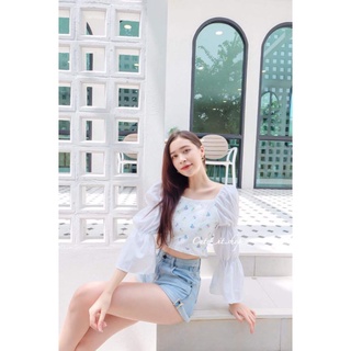 เสื้อคอปแขนผ้าฉลุแต่งหน้า