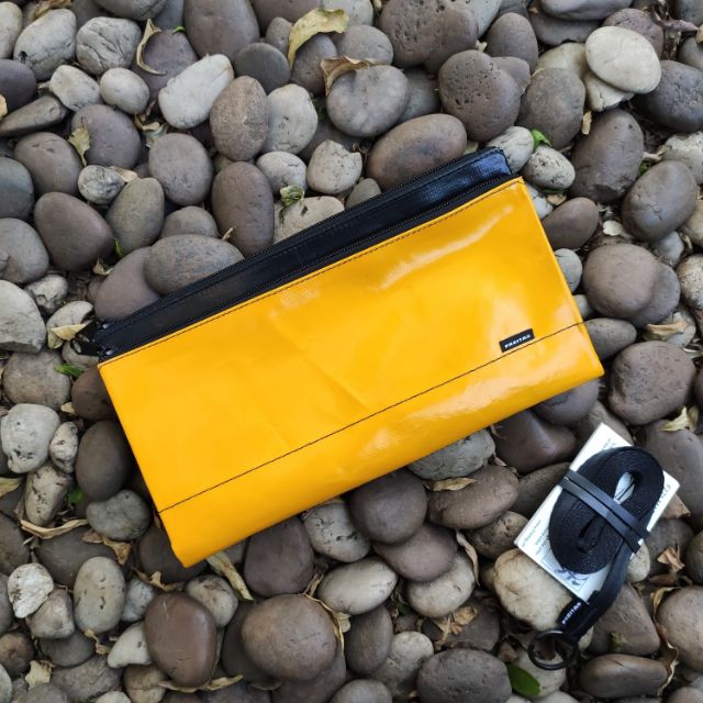 กระเป๋าสะพายข้าง Freitag 
รุ่น F271 MASIKURA
ผ้าใบสีเหลือง/ดำ เงาวับ สะอาด มือ 1 อุปกรณ์ครบ
