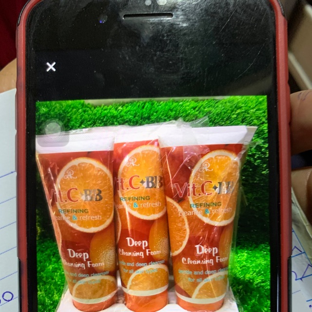 Whitening facial foam