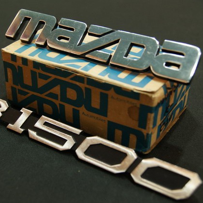 Mazda Logo ตรา ติด หน้ากระจังรถ มาสด้า  B1600 , B Series สีเงิน รถกระบะ ปี 76-81