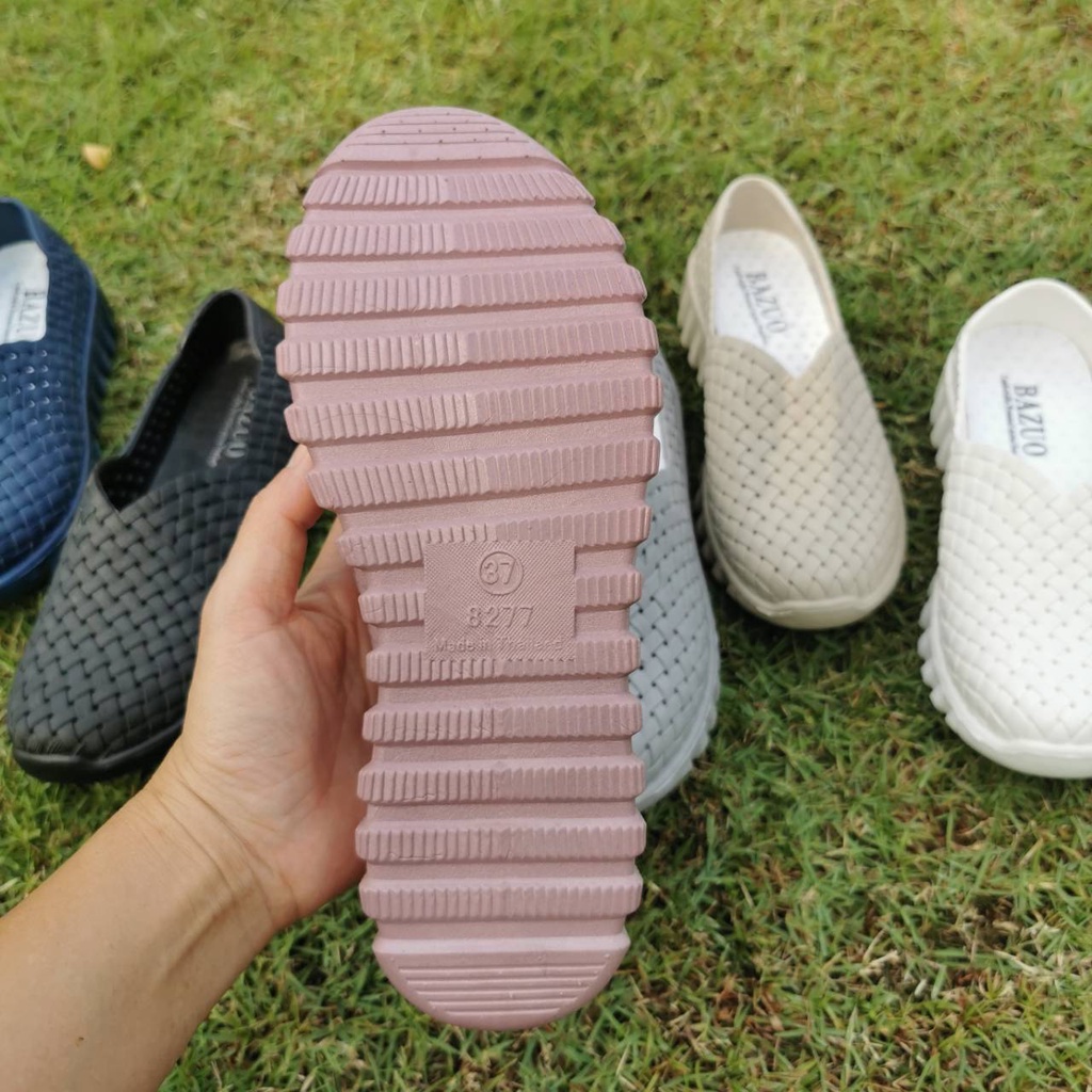 รองเท้าสลิปออนลายสาน BAZUO รองเท้าคัชชูยาง ลายสาน สู้ฝน มาใหม่ ใส่นิ่มๆ 6สี พร้อมส่งด่วน ทุกวัน