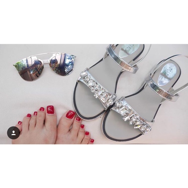 รองเท้าจากร้าน MINX shoe ค่ะ สีเงิน