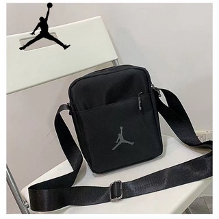 Jordan กระเป๋าสะพายไหล่แนวทแยงข้างเดียวแบบลำลองรุ่นใหม่(สินค้าขนาดกว้าง17cmสูง23cm)