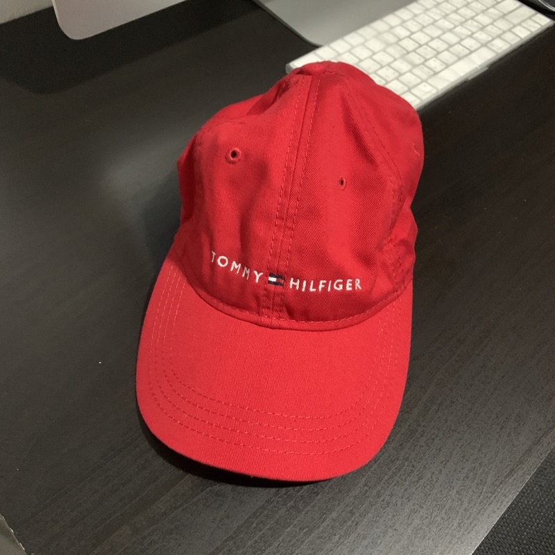 หมวก tommy hilfiger แท้ สีแดง