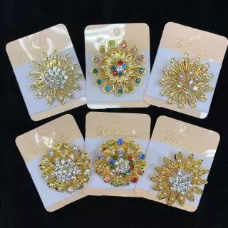 Vintage Jewelry เข็มกลัด 4.5cm ลายดอกไม้ แฟชั่น คลาสสิก เข็มกลัดเพชร สิทอง 1pcs