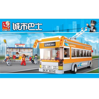 ProudNada Toys ของเล่นเด็ก ตัวต่อ รถเมล์ไฟฟ้า (กล่องใหญ่สุดคุ้ม) Sluban LUXURY BUS 465 PCS B0332