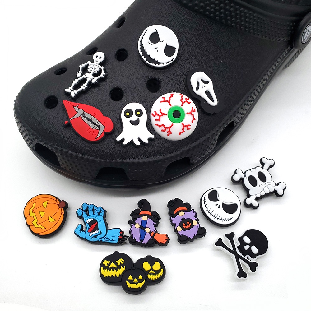 ตลกฮาโลวีนธีมรองเท้า Charms สําหรับรองเท้าแตะแฟชั่นน่ารักสวนรองเท้าตกแต่ง Fit Clogs ผู้หญิงผู้ชายเด็กของขวัญ