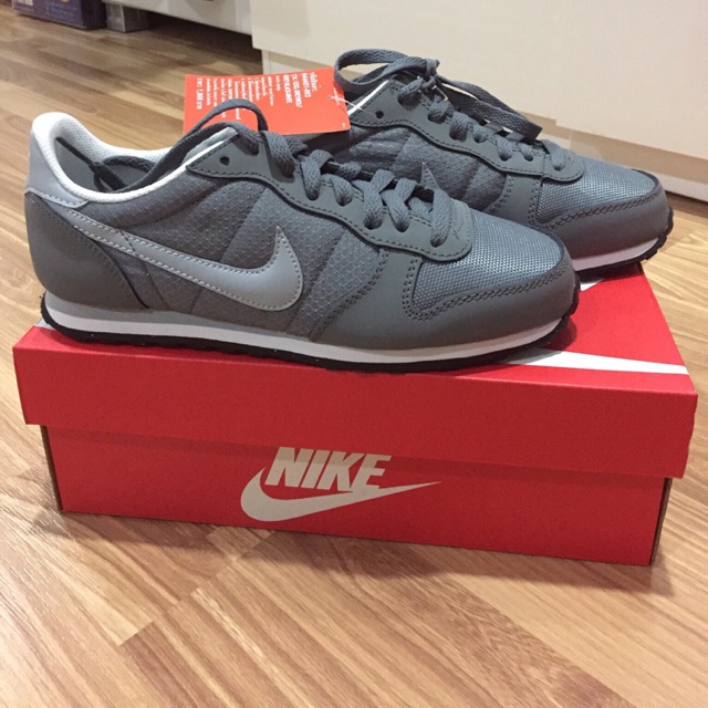 รองเท้าไนกี้ Nike แท้ จาก shop ไซส์ Br_36 Eur_38 cm_24ราคานี้ถึง 5/1/61