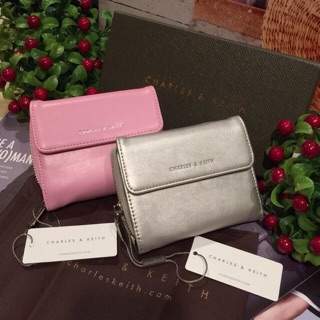  กระเป๋า CHARLES &amp; KEITH Peforated wallet