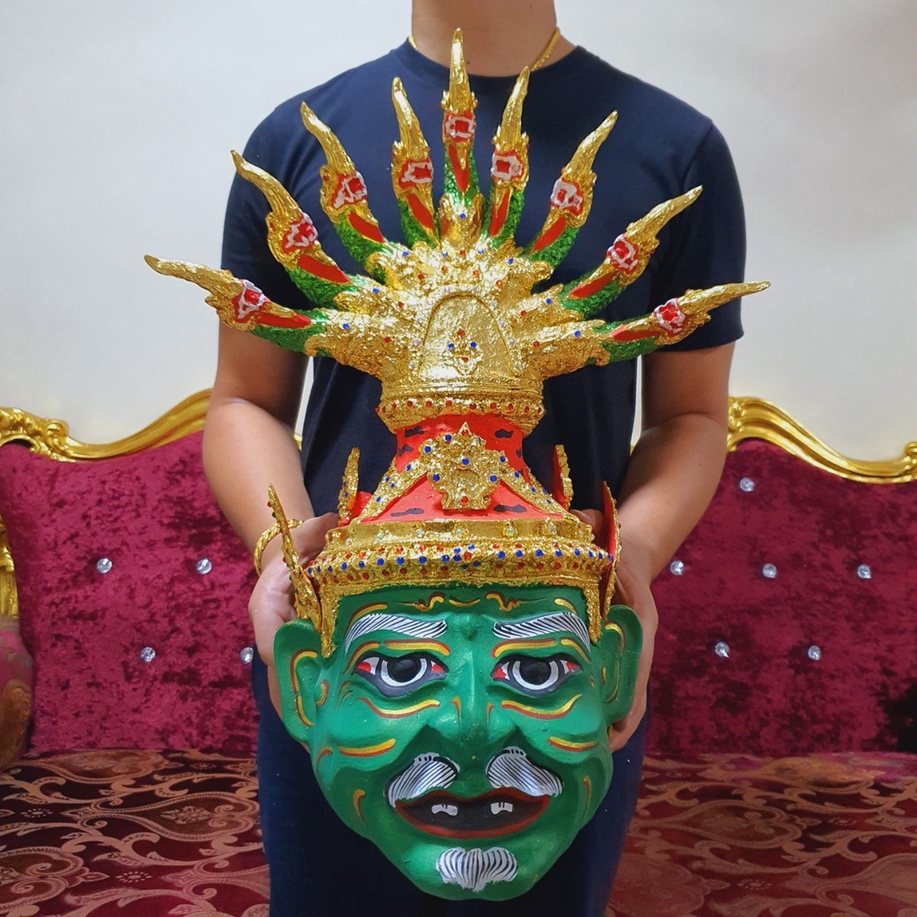 เศียรครู ปู่ฤาษีภุชงค์นาคราช พญานาค9เศียรสีเขียว ขนาดครอบหัวได้ งานเรซิ่นปิดทองประดับเพชร แถมขาตั้งเศียรครู