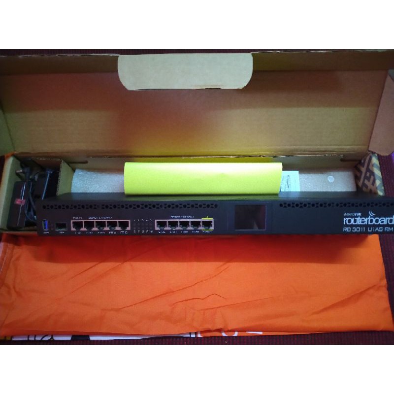 MikroTik RB3011UiAS-RM (configแล้วเรียบร้อย)
