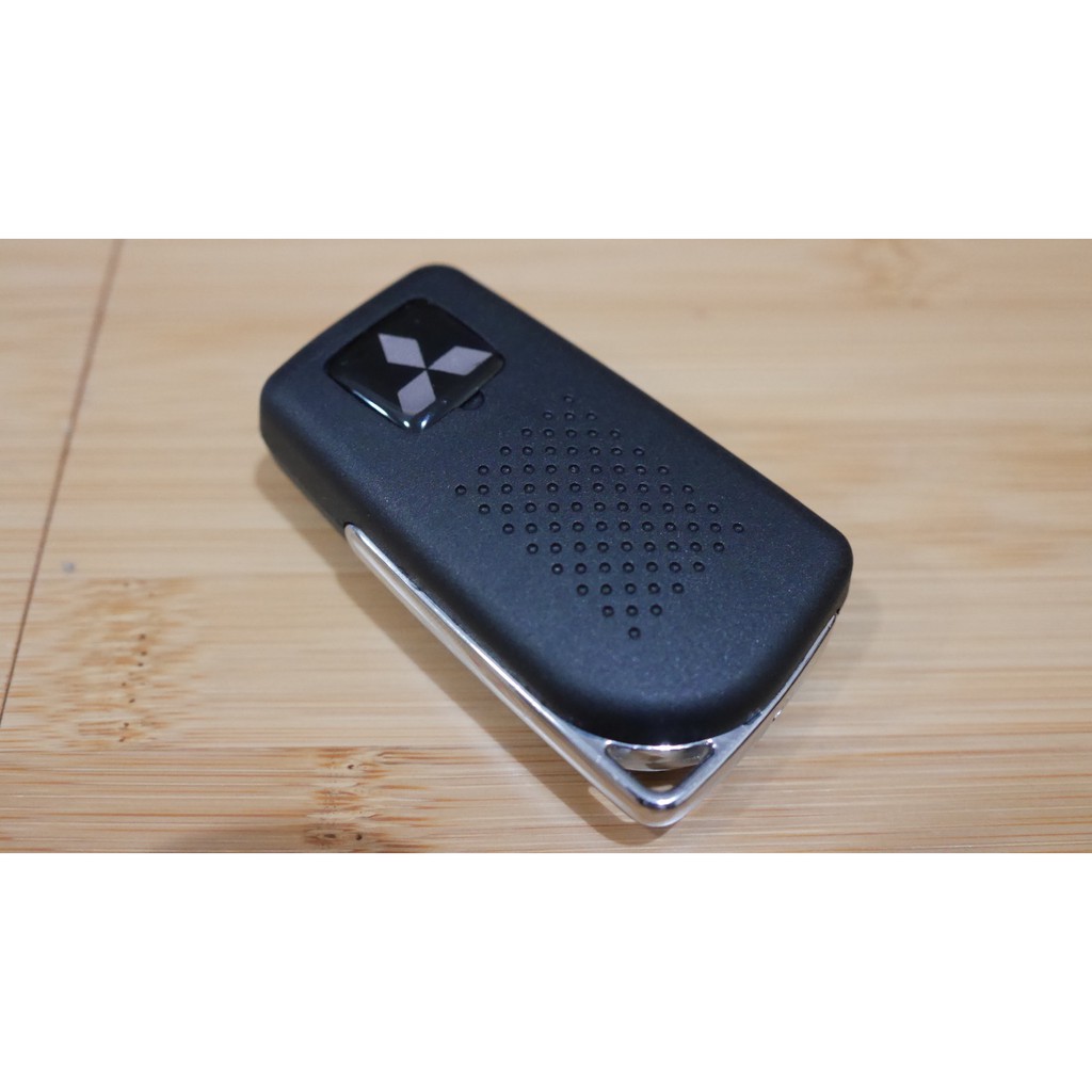 กรอบกุญแจพับ Pajero , Triton แบบ 2 ปุ่ม (แบบร่องซ้าย) + ซิลิโคน - รูปที่ 3