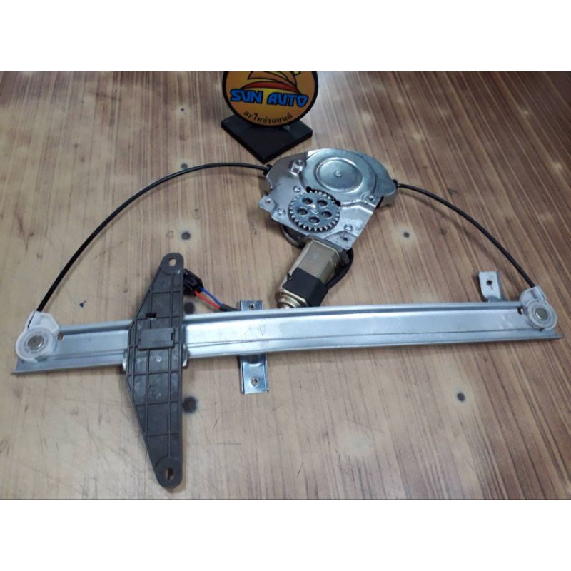 เฟืองยกกระจกพร้อมมอเตอร์  ISUZU  TFR  97  ด้านซ้าย  ราคา  2,250  บาท