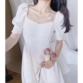 Korean เดรสสีขาวเจ้าหญิง ทรงคอวีประดับผีเสื้อ แขนทรงตุ๊กตา เนื้อผ้าโปร่ง ใส่สบาย แขนทรงตุ๊กตา 8940-