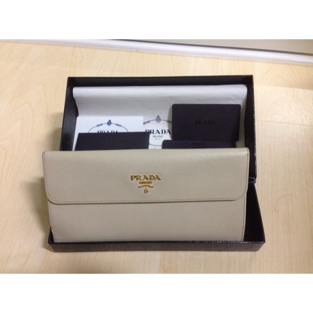 used Prada wallet แท้100%