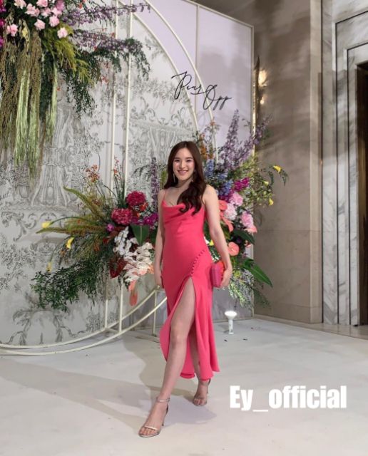 Ey_official​# 008#พร้อมส่งชุดเดรสสายเดียวทรงเอแหวกขาซ้ายแต่งกระดุมเรียงยาวผ้าซาติน