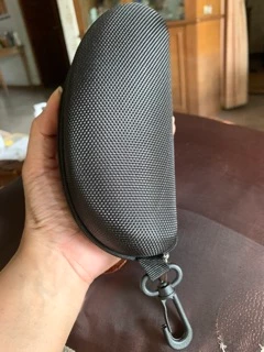กล่องแว่นตา ใส่แว่นตา พกพาง่าย มีตะขอเกี่ยว