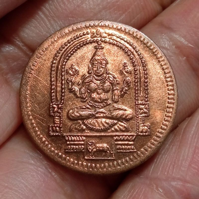 เหรียญพระแม่ศรีมหาอุมาเทวี วัดแขก บล็อกอินเดีย พิมพ์เล็ก เก่าสวย หลังยันต์ศรีจักรกา ปี 2540 เนื้อทองแดง รหัส665