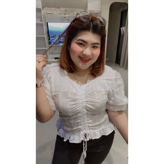 เสื้อคอเหลี่ยม รูดกลางแขนตุ๊กตา สม๊อกหลังผ้าคอตตอนลูกไม้  ปักฉลุอก 38-50”ยาว 25