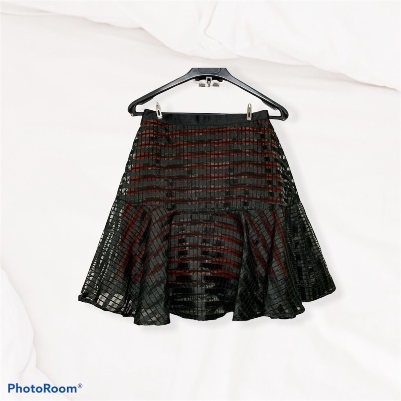 กระโปรงทำงานผู้หญิงสั้นเหนือเข่าของยี่ห้อ Dapper กระโปรงสีดำตาข่ายแบบสองชั้น ด้านในเป็นทรงรัดรูปแบบส