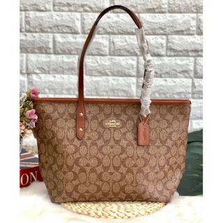 New !!!
COACH CITY ZIP TOTE IN SIGNATURE BAG
