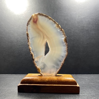 แผ่นหินบอตสวานาอาเกต ธรรมชาติขัดมัน พร้อมฐานไม้ (Natural Botswana Agate Slice on wooden stand) #3