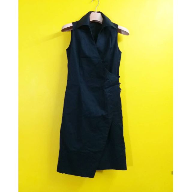 ⚫we-nge เดรสสีดำคอปก ช่วงอกผ้าป้ายติดกระดุมด้านในและด้านข้างตีเกล็ดเข้ารูปสวย ซับในอย่างดี