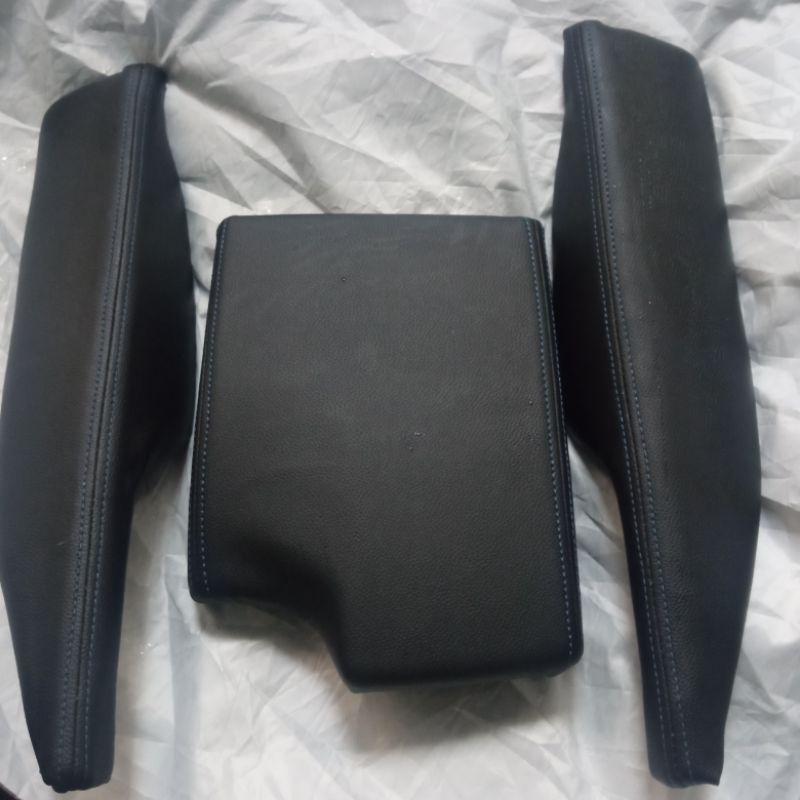 หนังหุ้มท้าวแขนรถยนต์3ชิ้น ISUZU​ D-Max​ 2020-2025