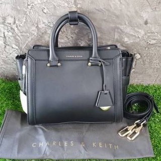 CHARLES &amp; KEITH กระเป๋าถือ