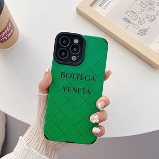 เคสโทรศัพท์มือถือหนังนิ่ม ป้องกันกล้อง ลาย Bottega Veneta สีเขียว สําหรับ IPhone 7 8 + 14 Plus X XR SE 2020 XS Max 11 13 14 Pro Max