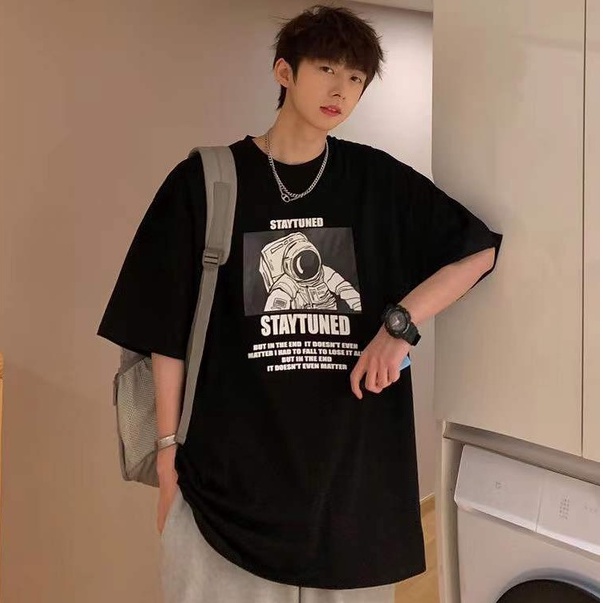 TS MEN เสื้อยืดคอกลมแขนสั้น เสื้อยืดผู้ชาย ทรงหลวม คุณภาพสูง(สีดำ สีขาว สีน้ำเงิน)  รุ่น 0111