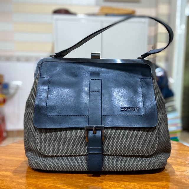 กระเป๋าถือ Esprit // สภาพ 99%