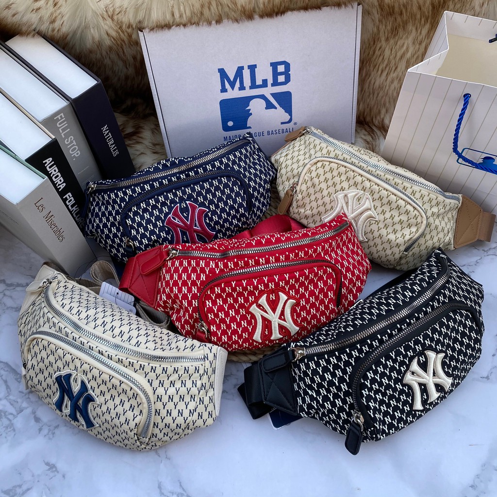 🔥กระเป๋าคาดอก คาดเอว NY MLB รุ่นยอดฮิต🔥 NEW YORK YANKEES MONOGRAM HIP SAC กระเป๋าสะพาย